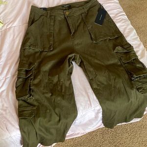 women’s cargos , great condition, have not worn